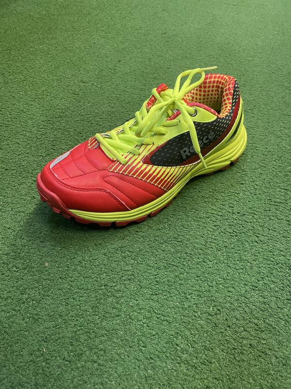 Image de Reece - Chaussures de Hockey sur gazon Sharl Jaune/Rouge disponible sur ekwip
