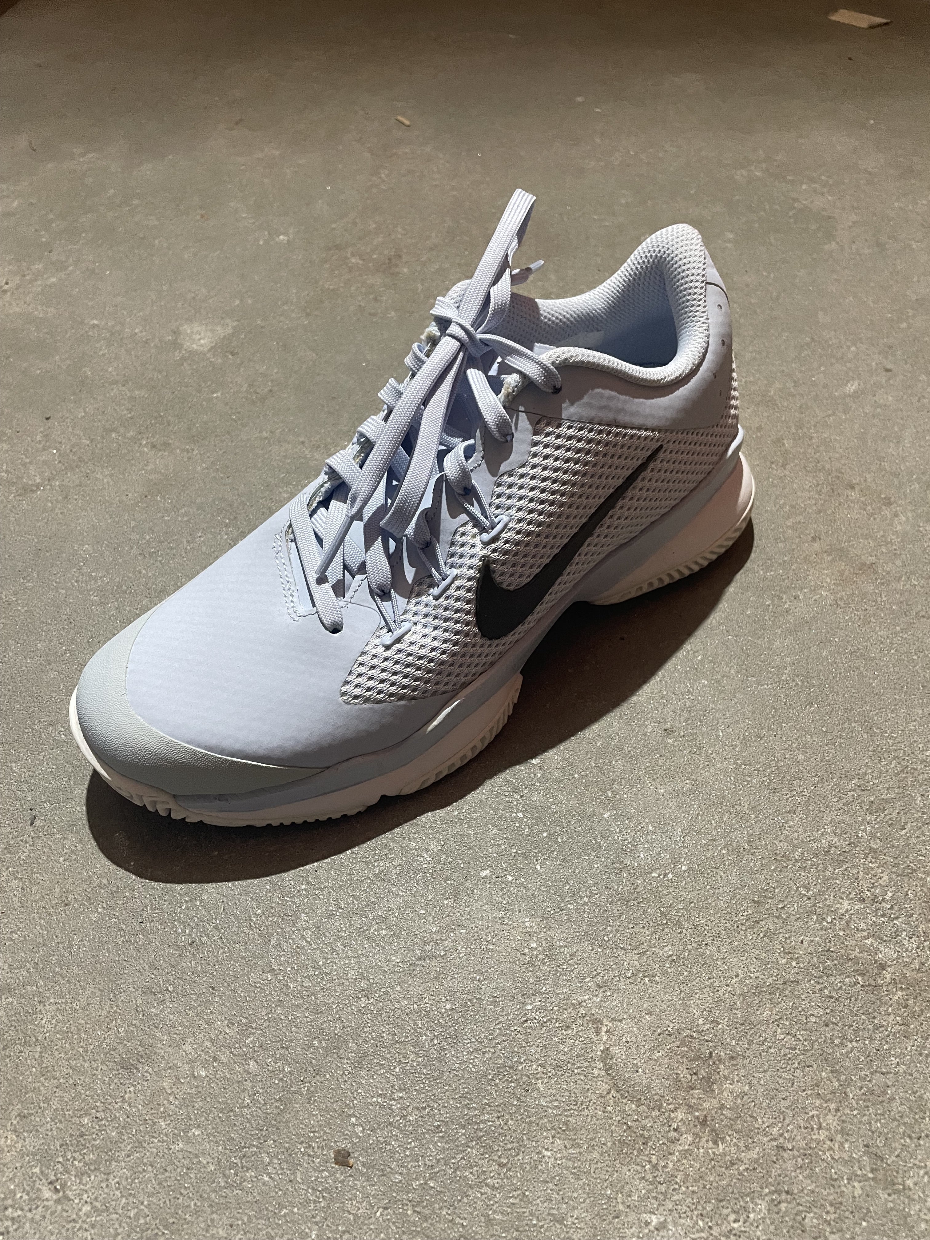 Chaussures de tennis d'occasion ou neuf à très bon prix