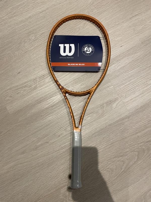 Image de Wilson - Raquette de Tennis Blade 98 18X20 V8 RG 2022 disponible sur ekwip