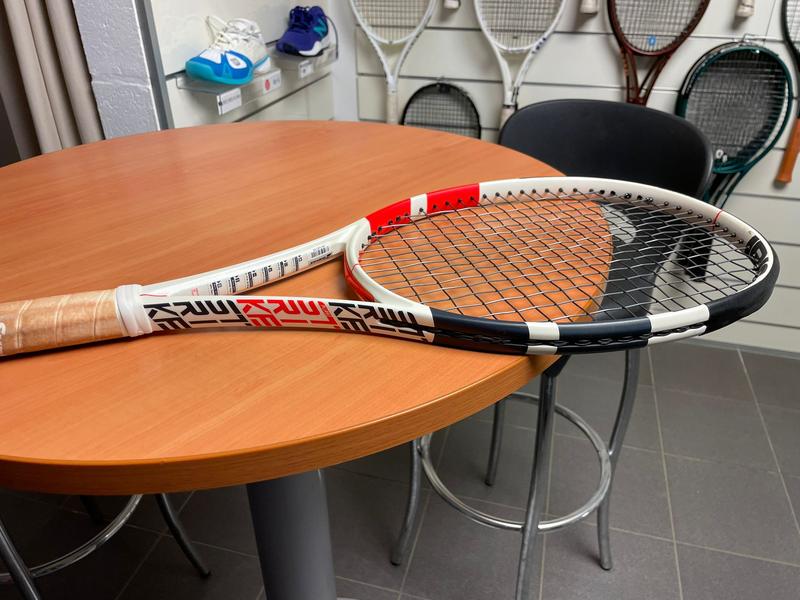 Image de Babolat - Raquette de Tennis Pure Strike Team disponible sur ekwip