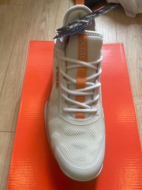 Image de Nox - Chaussures de Padel Lux Nerbo Blanc/Orange disponible sur ekwip