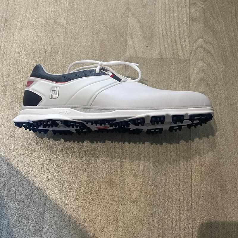 Image de Footjoy - Chaussures de Golf Pro SL Blanc/Noir disponible sur ekwip