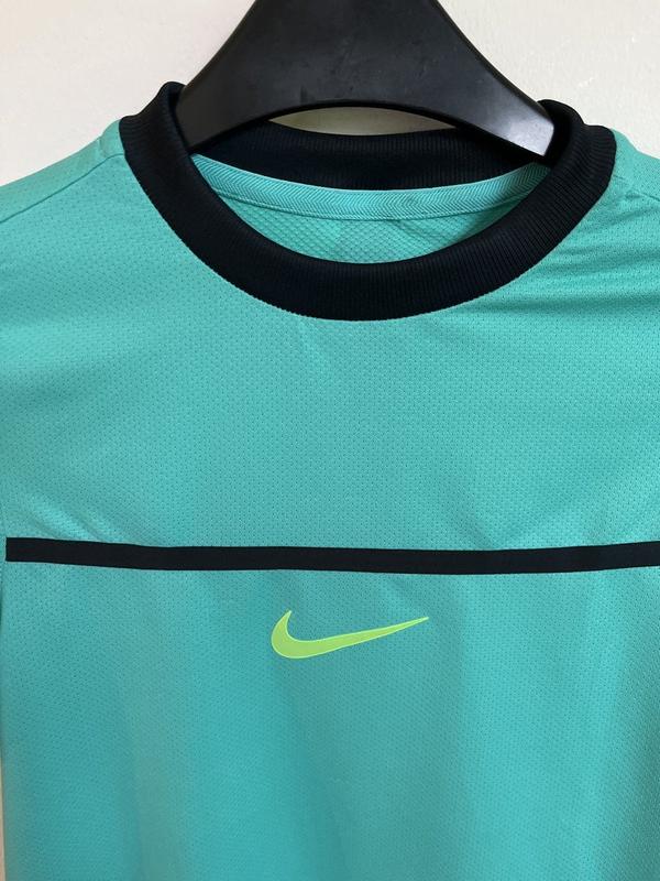 Image de Nike - T-Shirt de tennis Turq disponible sur ekwip