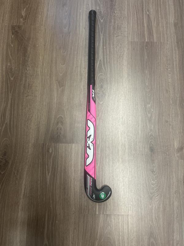 Image de TK - Stick de Hockey sur gazon Junior Total Three Rose disponible sur ekwip