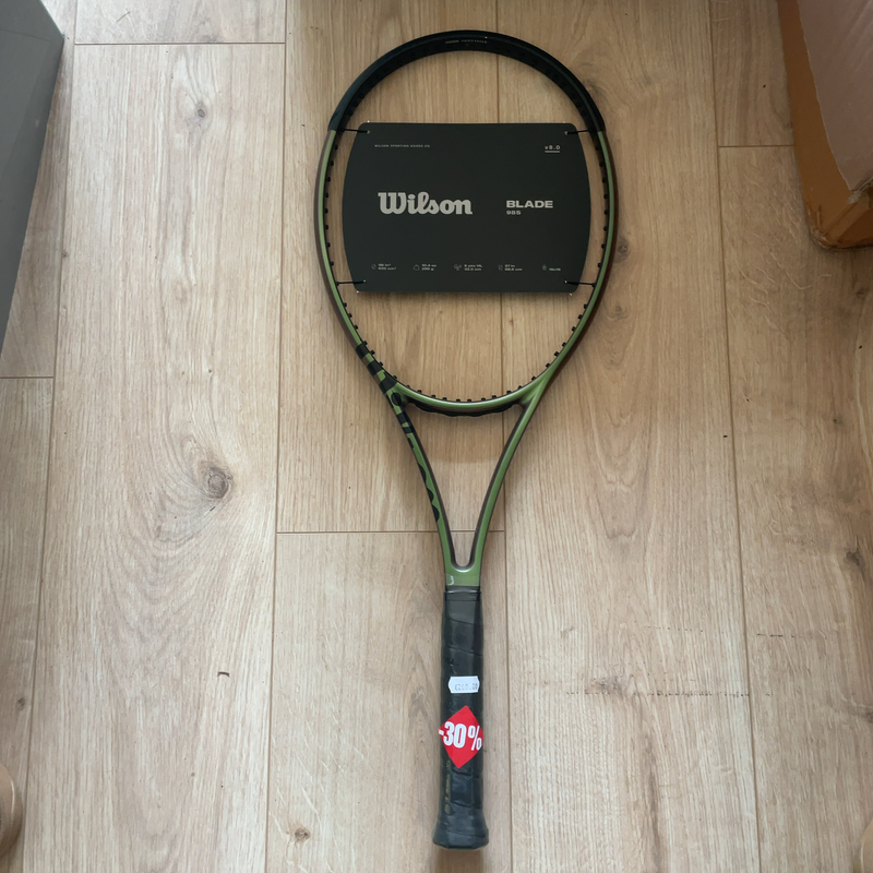 Image de Wilson - Raquette de Tennis Wilson Blade 98S V8.0 disponible sur ekwip