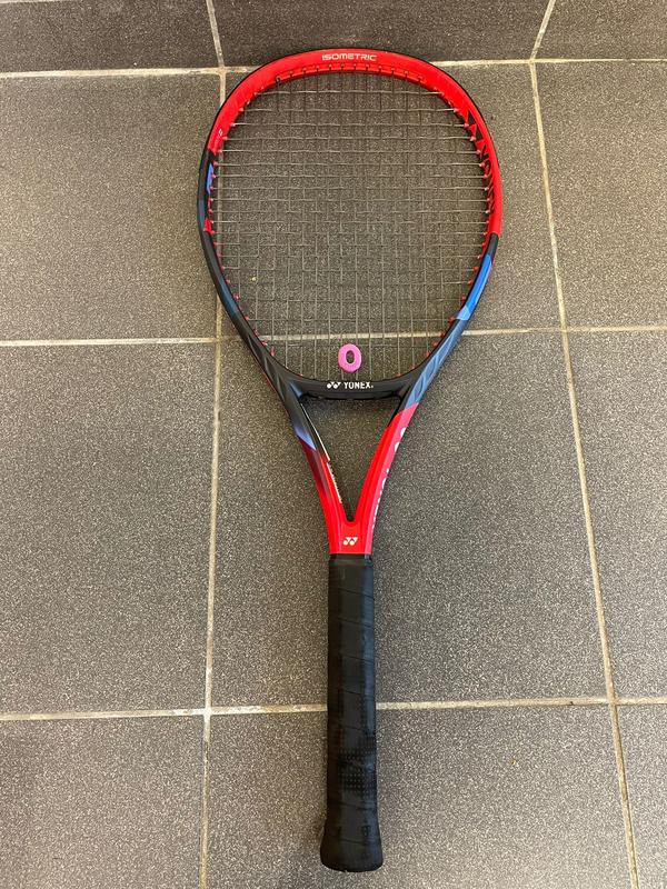 Image de Yonex - Raquette de Tennis VCore 100 Rouge disponible sur ekwip