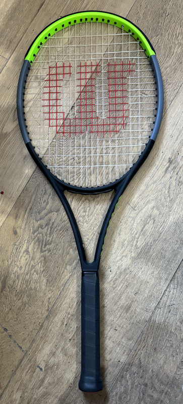 Image de Wilson - Raquette de Tennis Blade 100UL V8 disponible sur ekwip