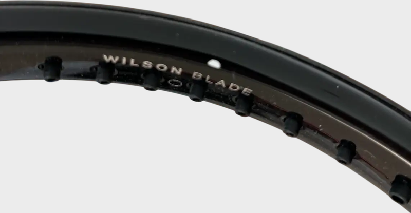 Image de Wilson - Raquette de Tennis Blade 98 V8 disponible sur ekwip