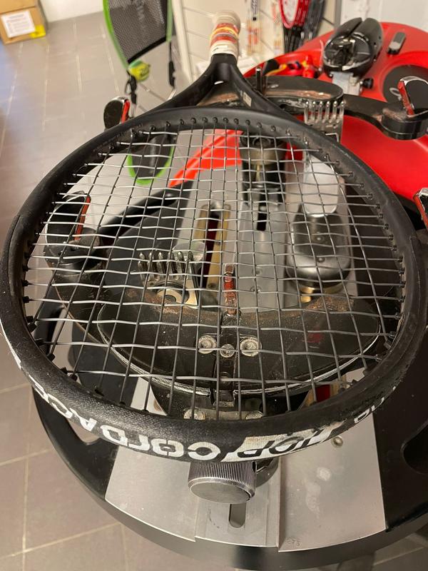 Image de Wilson - Raquette de Tennis Pro Staff 97 V13 disponible sur ekwip