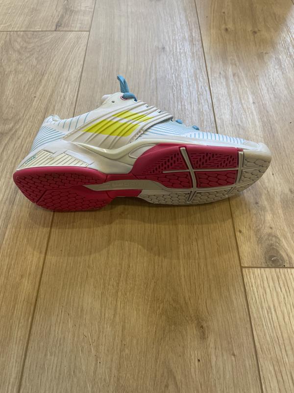 Image de Babolat - Chaussures de Tennis Propulse Fury All Court Blanc/Bleu/Rose disponible sur ekwip