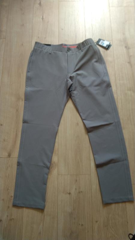 Image de Under Armour - Vêtement de Golf Pantalon Coldgear Infrared Gris/Beige disponible sur ekwip