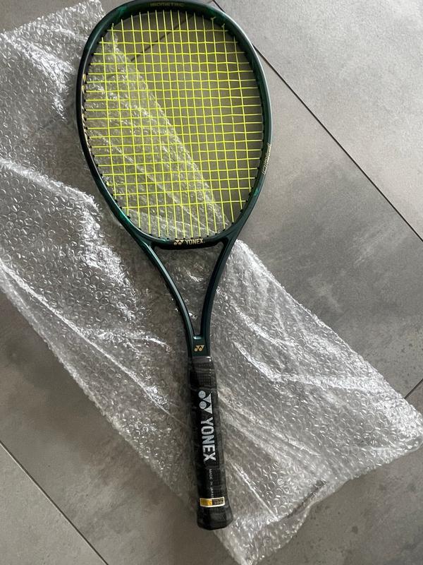 Image de Yonex - Raquette de Tennis Vcore Pro 100 disponible sur ekwip