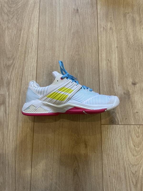 Image de Babolat - Chaussures de Tennis Propulse Fury All Court Blanc/Bleu/Rose disponible sur ekwip