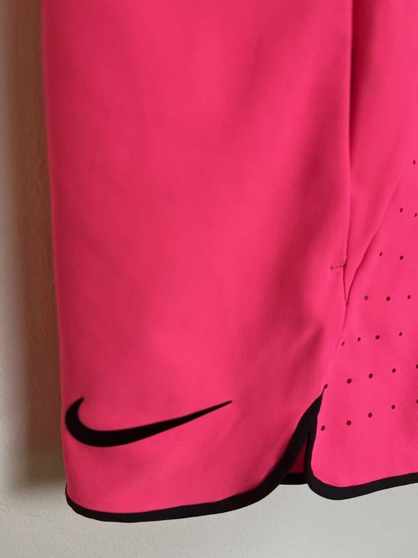 Image de Nike - Short de Tennis Boys Fushia disponible sur ekwip