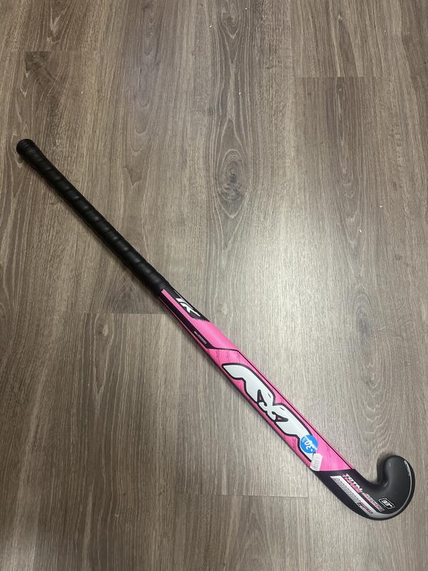 Image de TK - Stick de Hockey sur gazon Junior Total Three Rose disponible sur ekwip