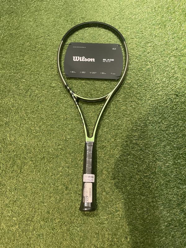 Image de Wilson - Raquette de Tennis Blade 98 V8 disponible sur ekwip