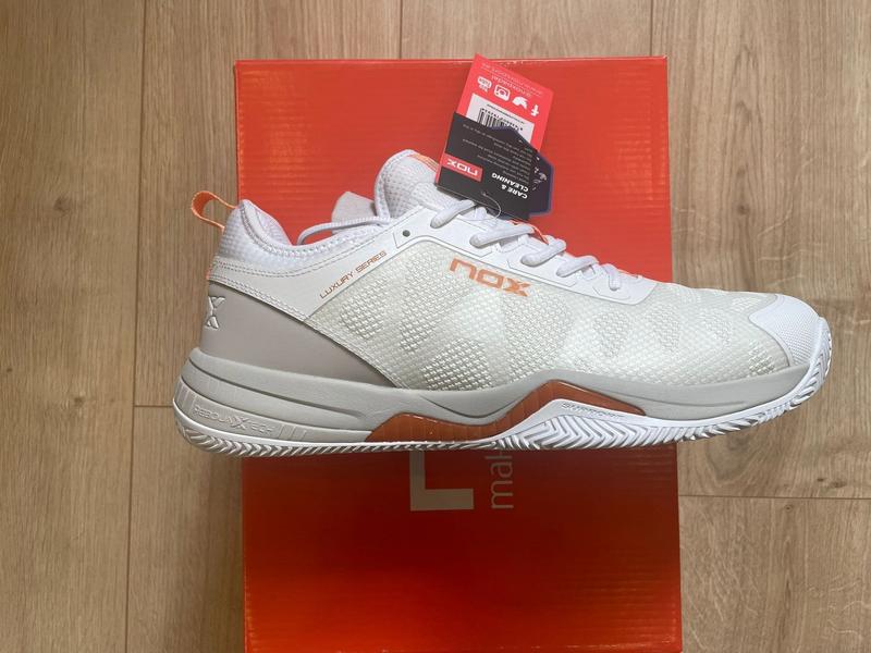 Image de Nox - Chaussures de Padel Lux Nerbo Blanc/Orange disponible sur ekwip