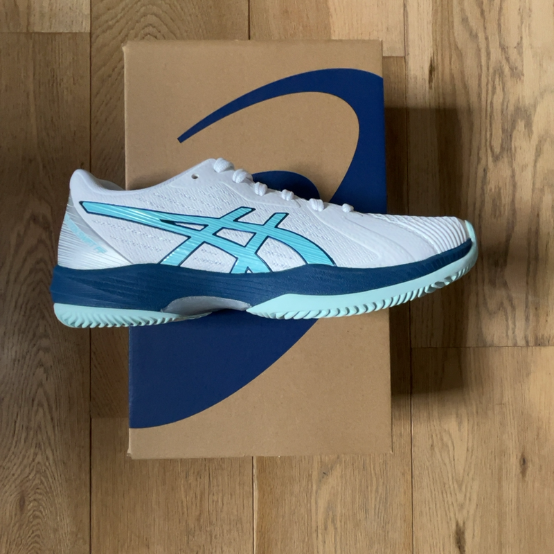 Image de Asics - Chaussures de Tennis Solution Swift FF Clay Women Blanc/Bleu Ciel disponible sur ekwip