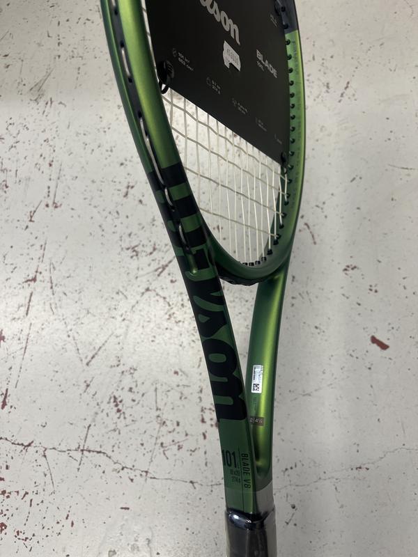 Image de Wilson - Raquette de Tennis Blade 101L V8 disponible sur ekwip