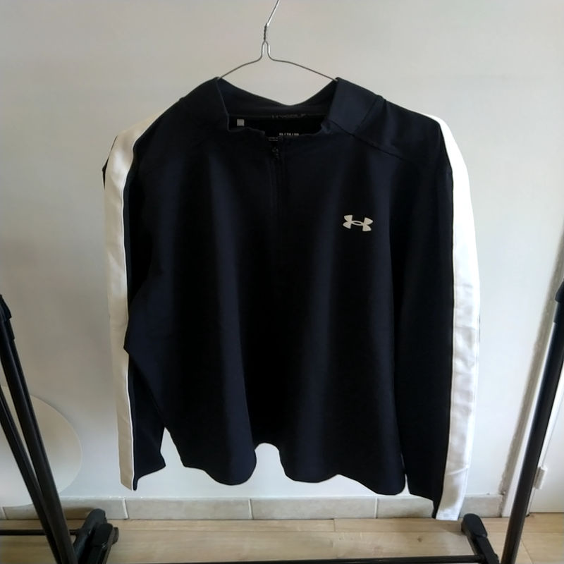 Image de Under Armour  - Vêtement de Golf Veste Coupe Large Noir/Blanc disponible sur ekwip